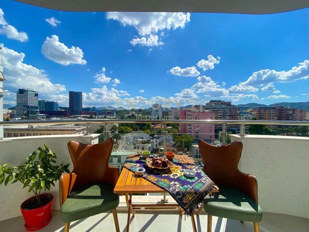 Apartament 2+1+2 ballkone + garderobe te vecuar Luxury në Bllok!