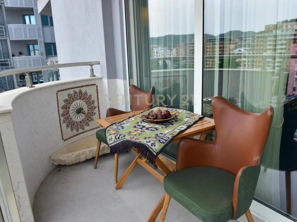 Apartament 2+1+2 ballkone + garderobe te vecuar Luxury në Bllok!