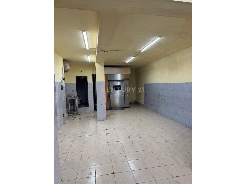AMBIENT BIZNESI NË SHITJE NË LAGJEN NR. 12, DURRËS