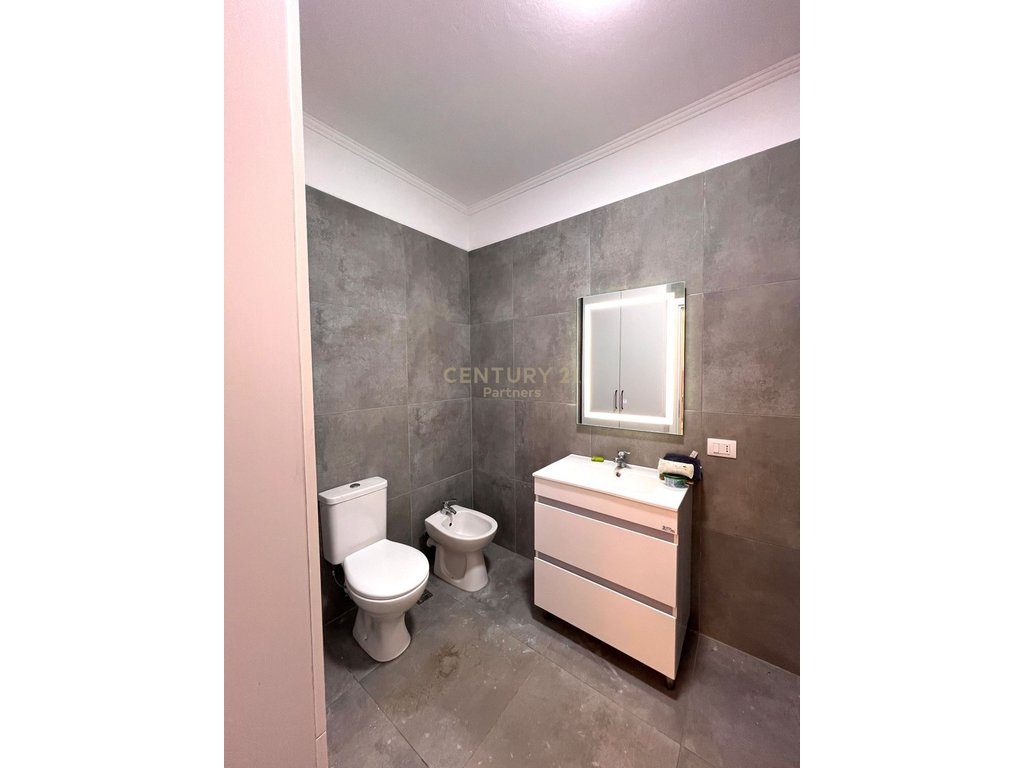 SHITET APARTAMENT 1+1 TEK RRUGA JORDAN MISJA –  AFER BULEVARDIT TE RI