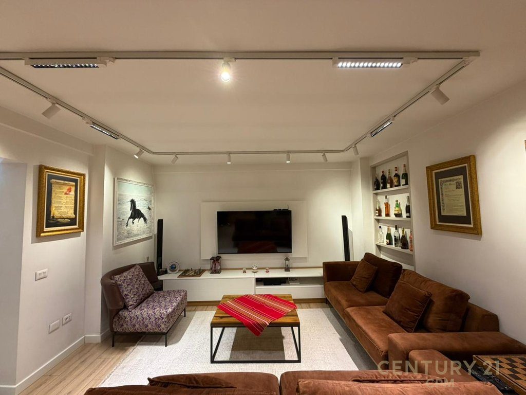 APARTAMENT 2+1+POST PARKIMI ME QIRA PRANE KOMUNES SE PARISIT!