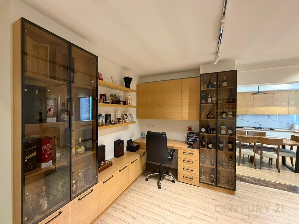 APARTAMENT 2+1+POST PARKIMI ME QIRA PRANE KOMUNES SE PARISIT!