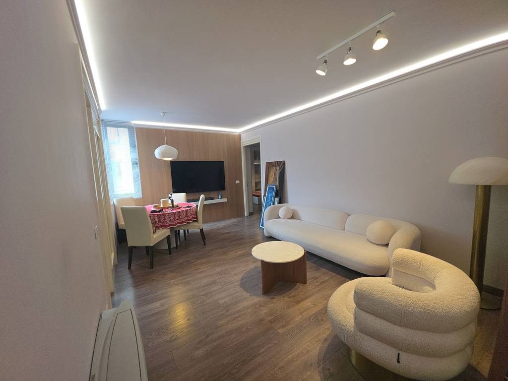 Liqeni i Tiranes - Jepet me qira Apartament 3+1+2 + Post Parkimi pranë  Nobis!