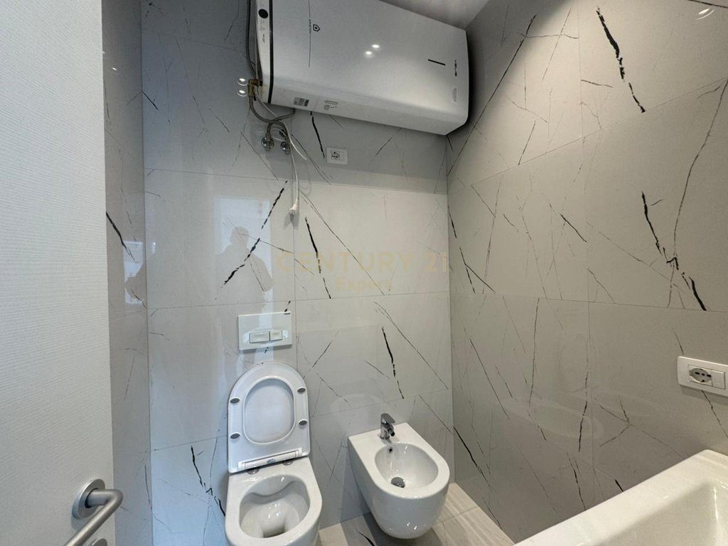 JAPIM 2+1 ME QIRA TE BULEVARDI I RI