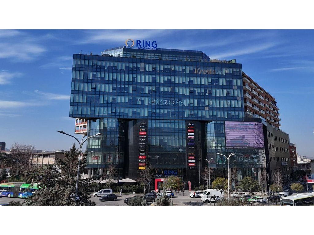 RING CENTER, JAPIM ME QIRA 770 M2!