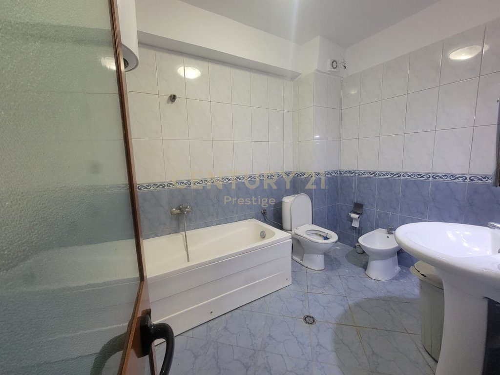 APARTAMENT 3+1+2 ME QIRA TEK PETRO NINI, TIRANE!