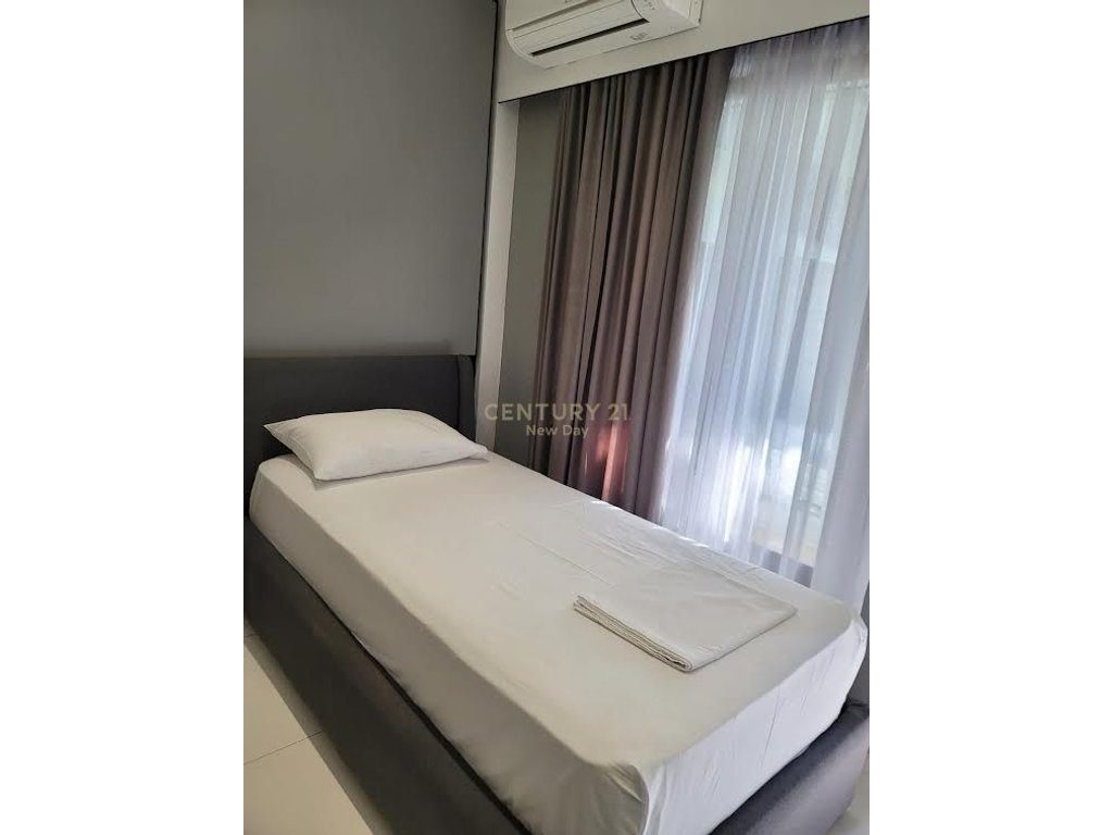 Shitet Apart Hotel ne Golem 100m larg detit