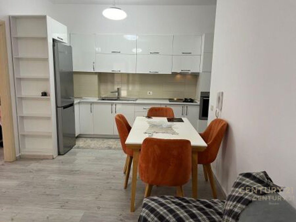 Qera, Apartament 2+1, te Pazari i Ri , Tiranë!
