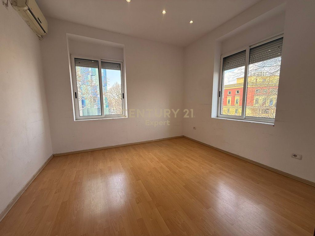 JAPIM ME QIRA APARTAMENT 3+1 PER ZYRA PRANE TAIWANIT !!