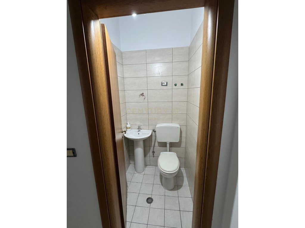 Ambient Biznesi Me Qira në Qendër, Shkodër
