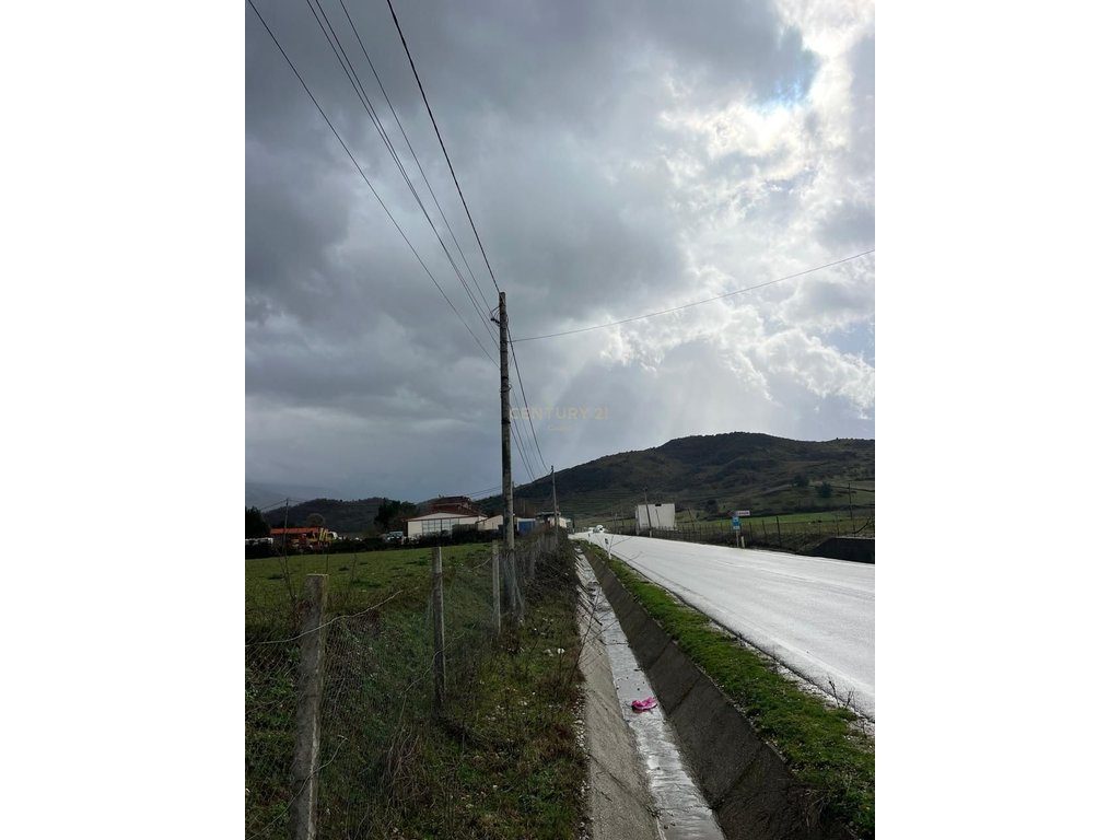 Shitet 9,700 m² Tokë në Kotë – Akses direkt në Bypass-i i Vlorës