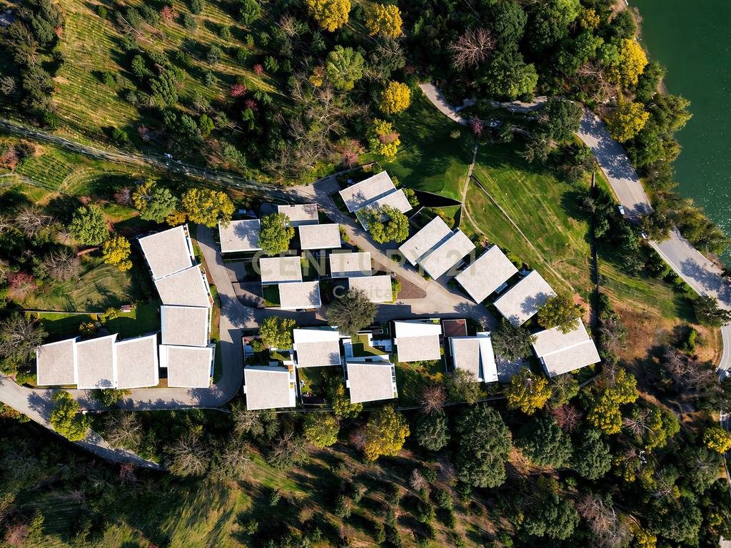 Shitet Vilë Premium në Farkë, Tiranë - Arkitekturë Moderne & Privatësi Absolute