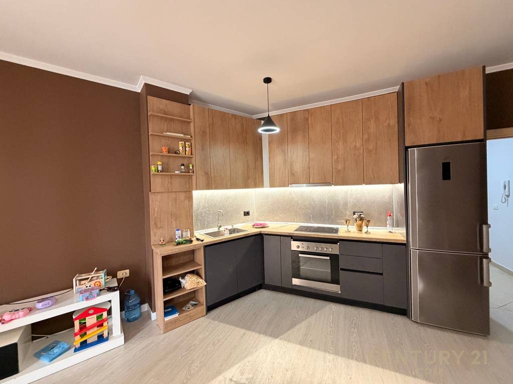 JEPET ME QIRA APARTAMENT 2+1+2 TEK KOPSHTI BOTANIK!