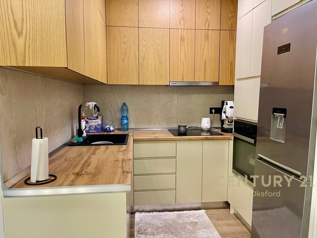 1+1 APARTAMENT PLOTËSISHT I MOBILUAR ME CERTIFIKATË NË KODRAN E DIELLIT PËR SHITJE !