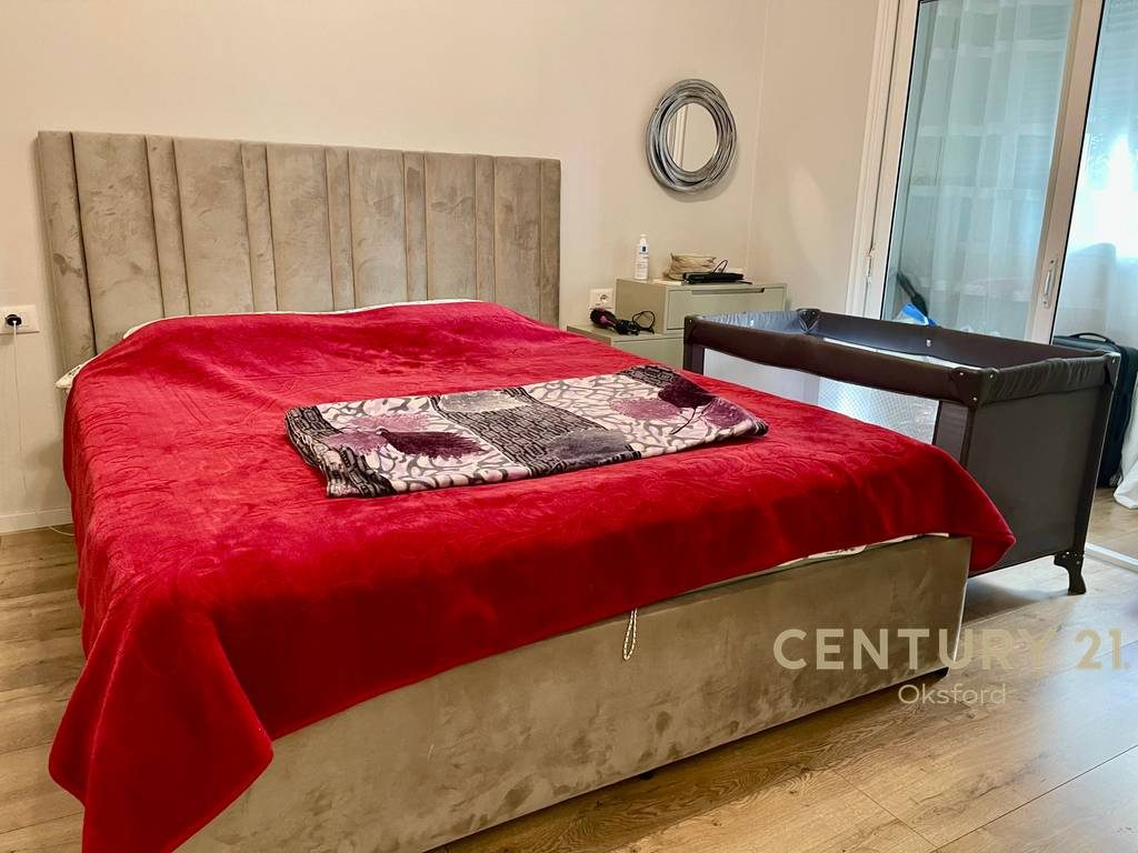 1+1 APARTAMENT PLOTËSISHT I MOBILUAR ME CERTIFIKATË NË KODRAN E DIELLIT PËR SHITJE !