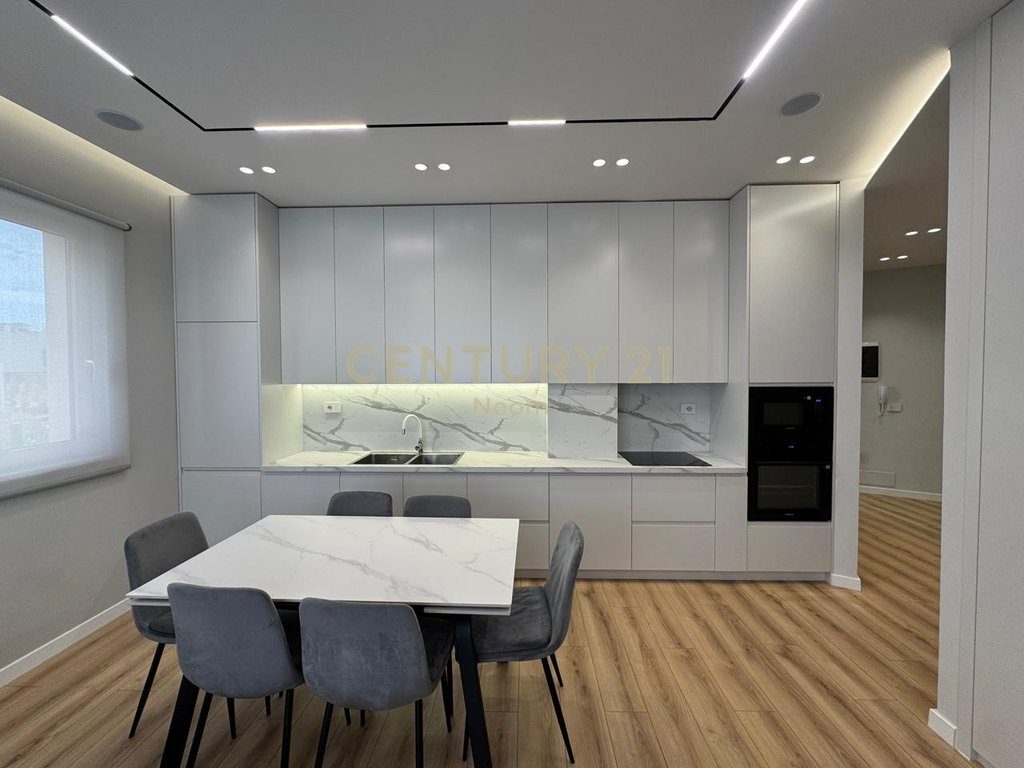 QIRA, APARTAMENT PREMIUM 2+1+2+OBORR me POST PARKIMI ‼️