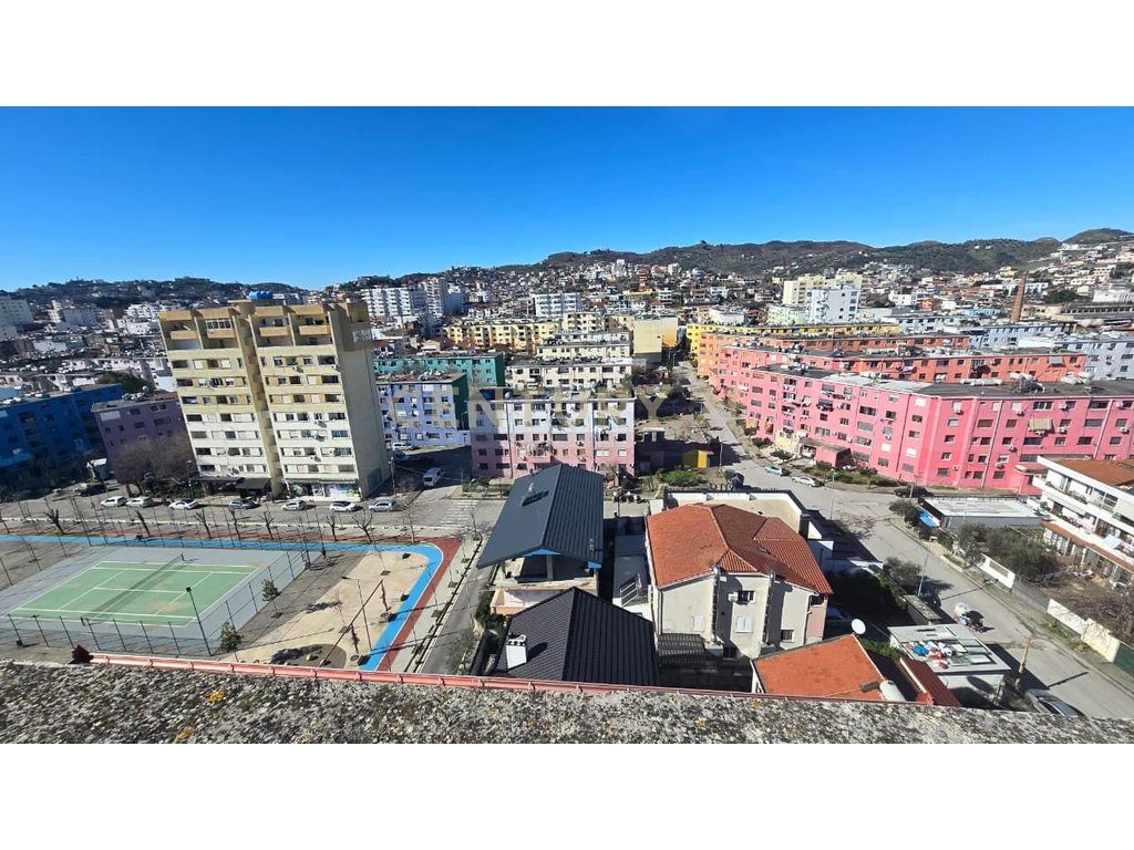 Apartament 2+1+2t në shitje Pranë Stadiumit, Durrës (Ish Fusha e Rërës)