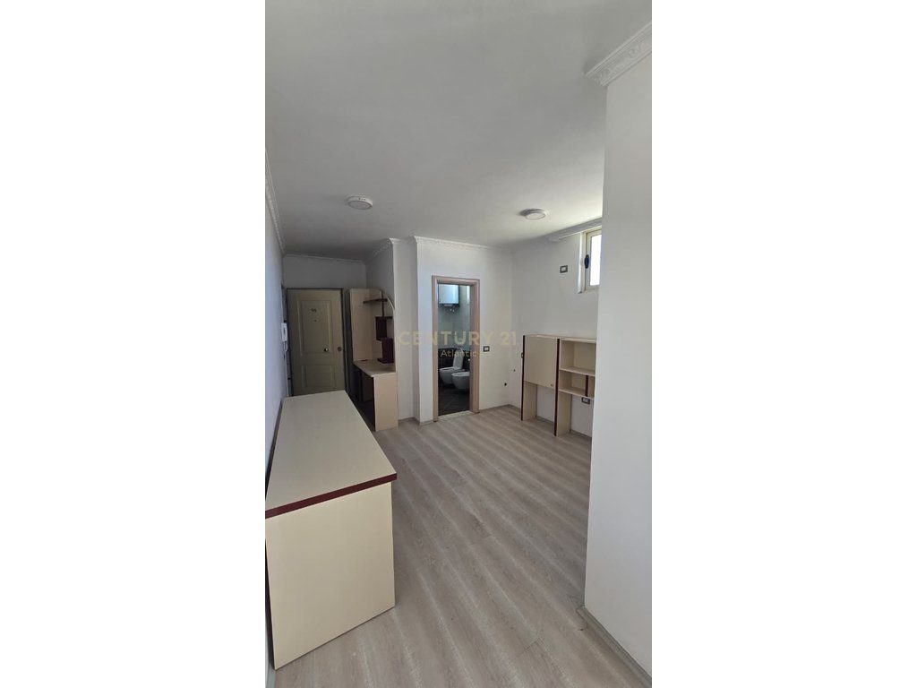 Apartament 2+1+2t në shitje Pranë Stadiumit, Durrës (Ish Fusha e Rërës)