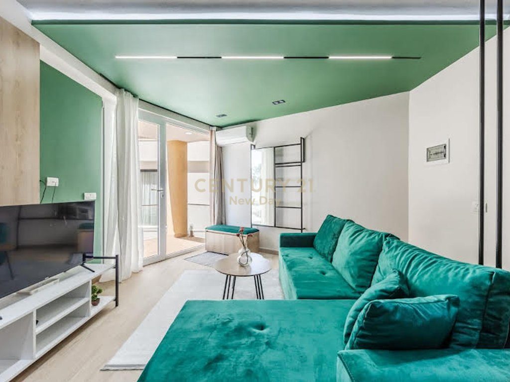 Duplex per shitje ne Shkembin e Kavajes me pamje deti