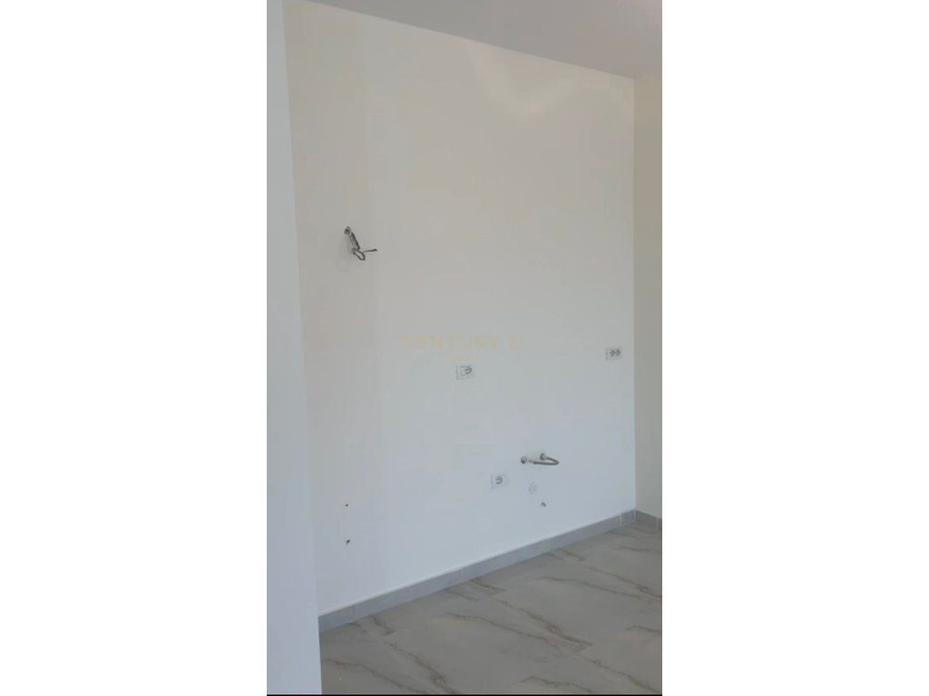 Apartament 2+1 Për Shitje në Lungomare, Vlorë - 250,000€ | 118.4 m²