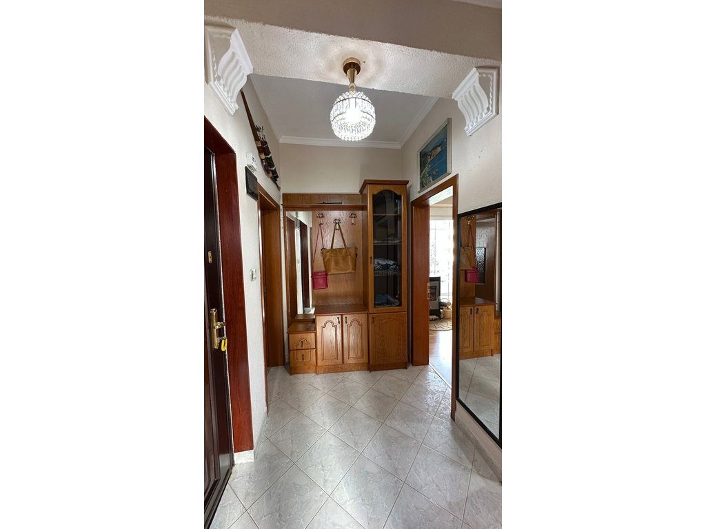 APARTAMENT 1+1 I MOBILUAR NË SHITJE – POGRADEC, KATI I TRETË !!!!