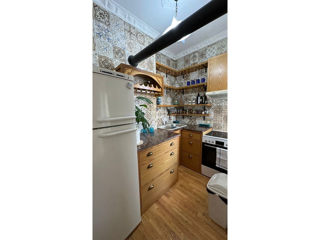 APARTAMENT 1+1 I MOBILUAR NË SHITJE – POGRADEC, KATI I TRETË !!!!