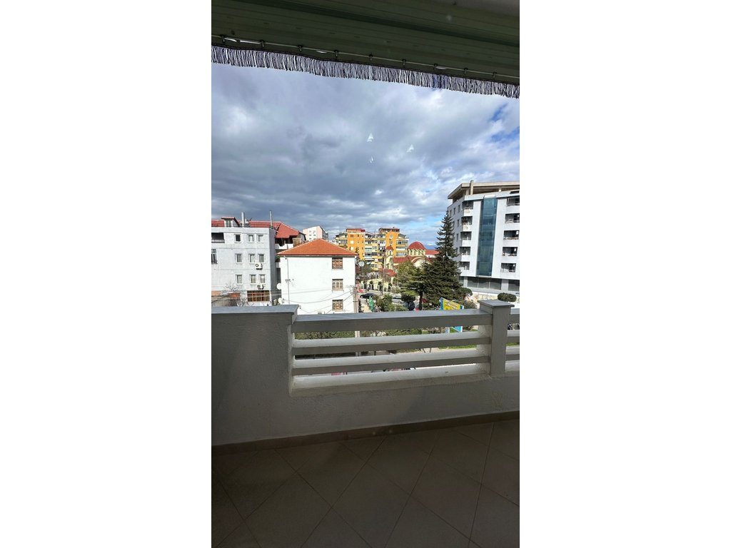 APARTAMENT 1+1 I MOBILUAR NË SHITJE – POGRADEC, KATI I TRETË !!!!
