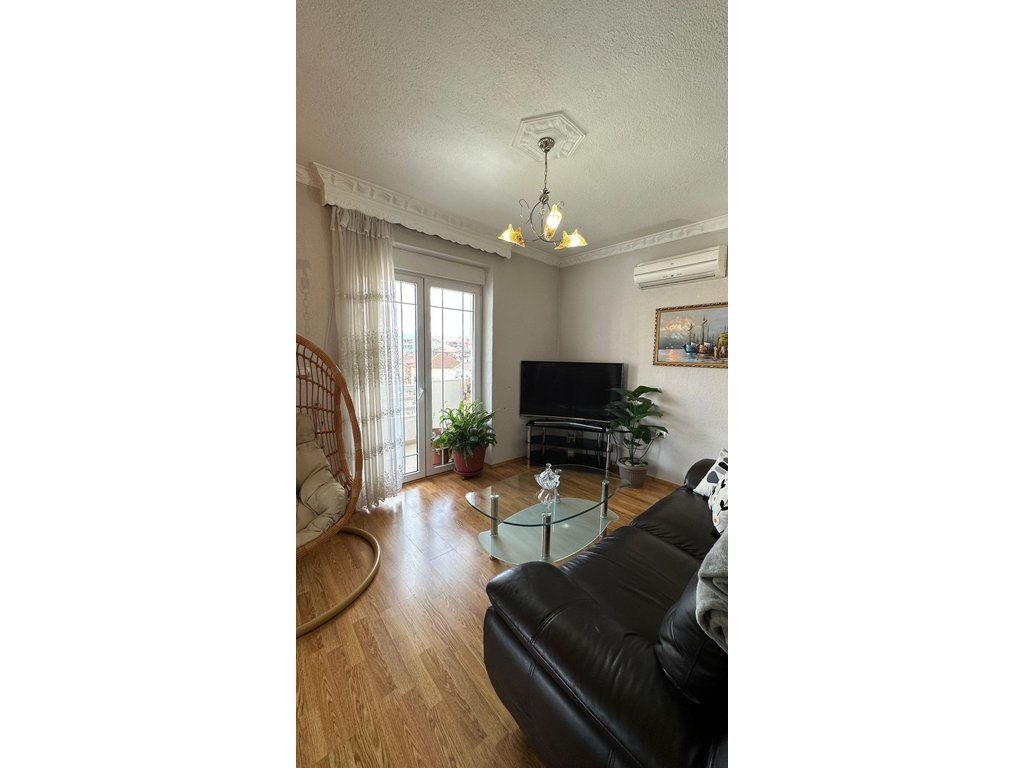 APARTAMENT 1+1 I MOBILUAR NË SHITJE – POGRADEC, KATI I TRETË !!!!