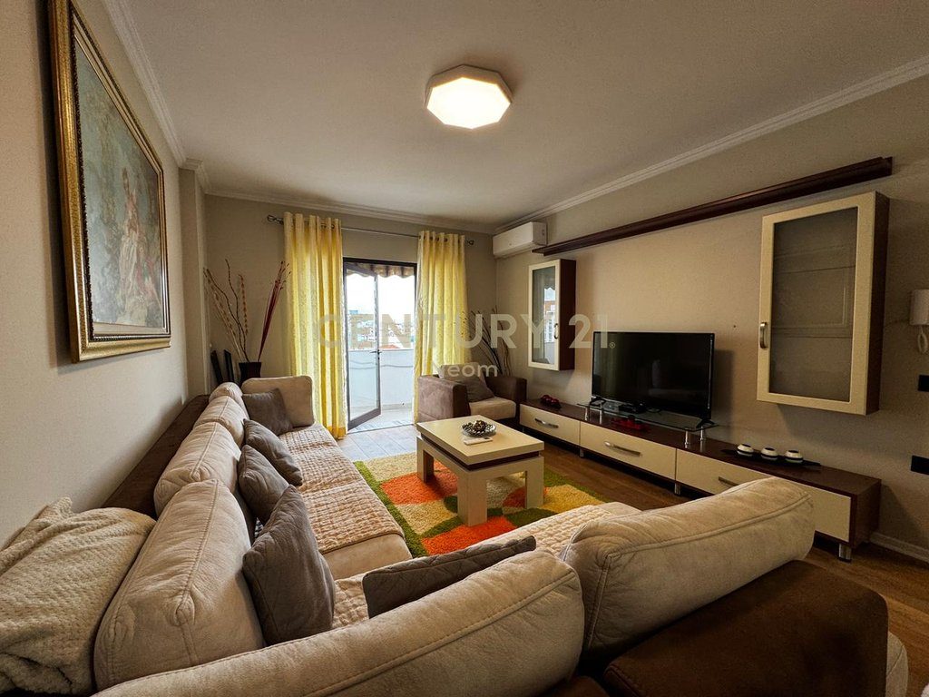 JAPIM ME QIRA APARTAMENT 1+1, PAZARI I RI
