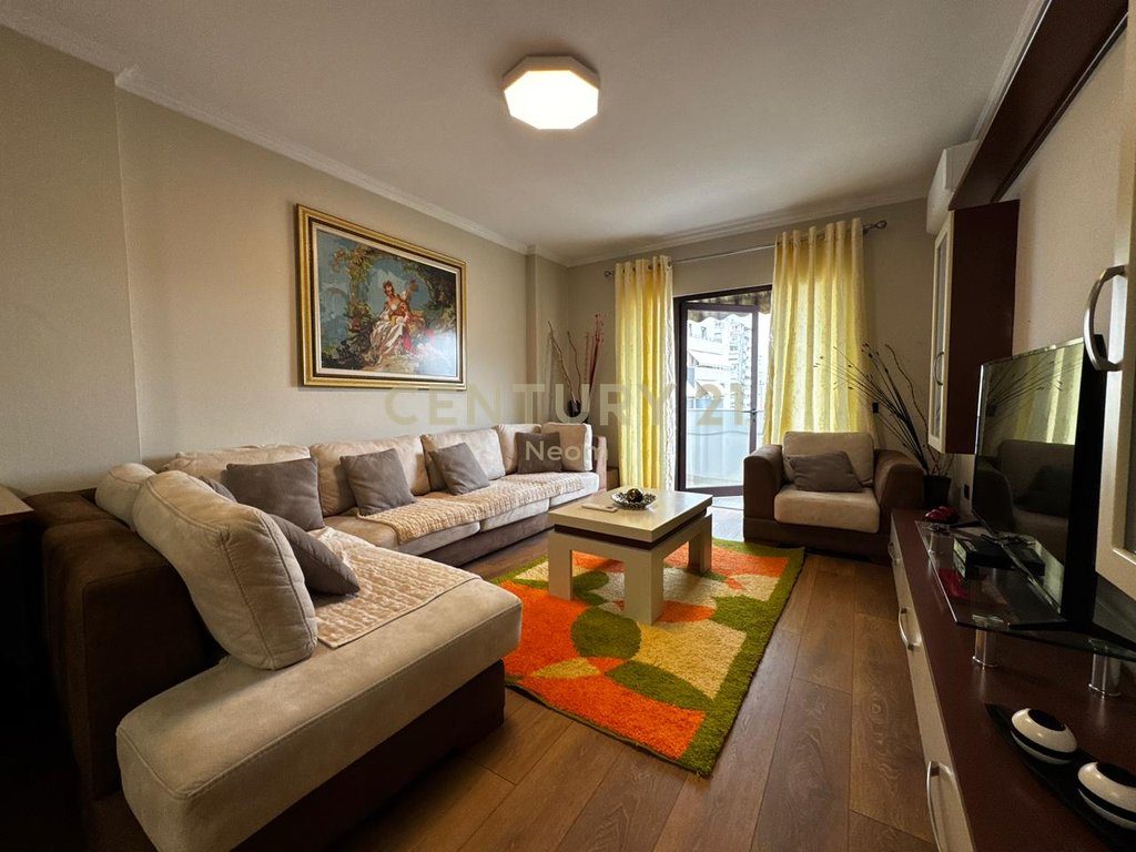 JAPIM ME QIRA APARTAMENT 1+1, PAZARI I RI
