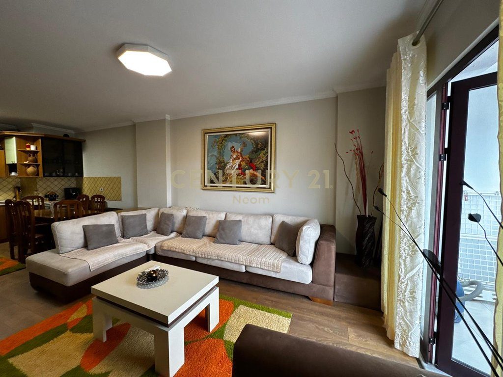 JAPIM ME QIRA APARTAMENT 1+1, PAZARI I RI
