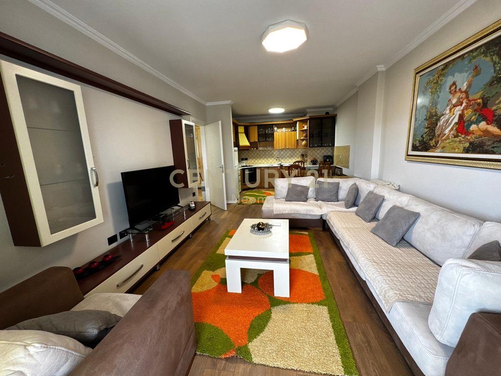 JAPIM ME QIRA APARTAMENT 1+1, PAZARI I RI