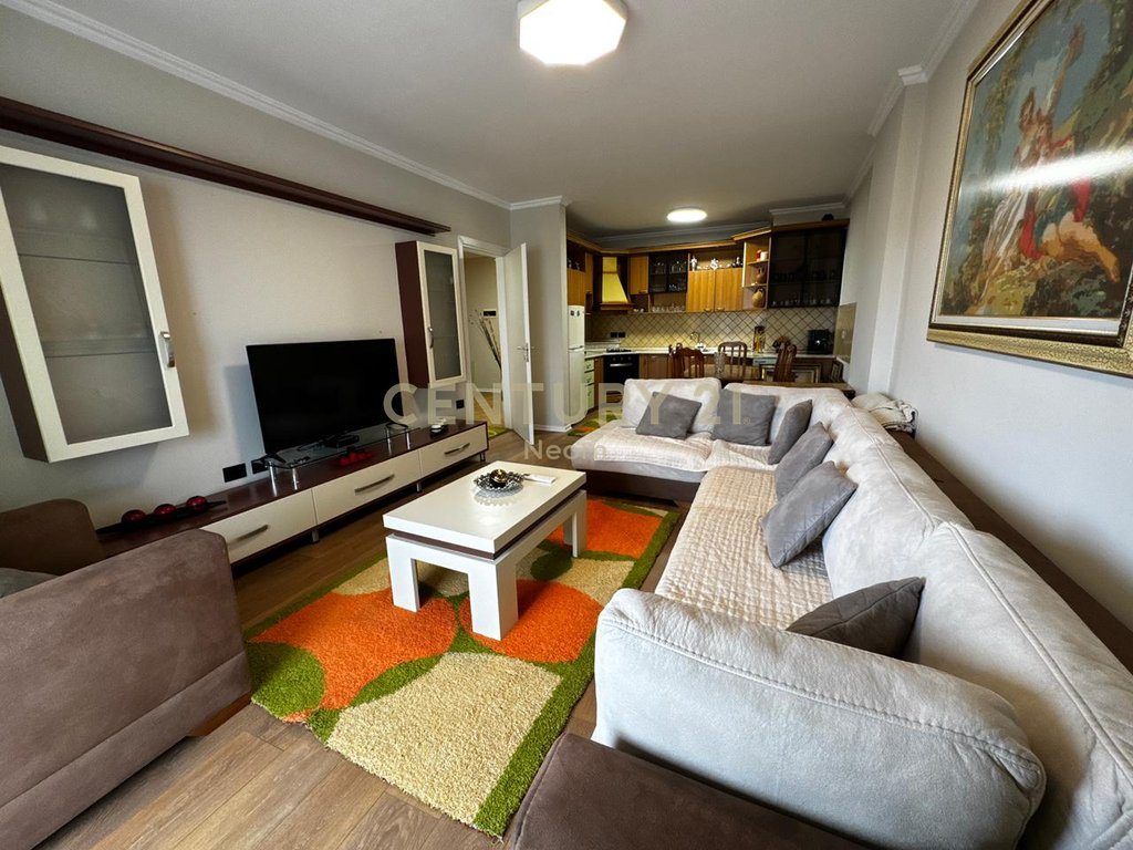 JAPIM ME QIRA APARTAMENT 1+1, PAZARI I RI