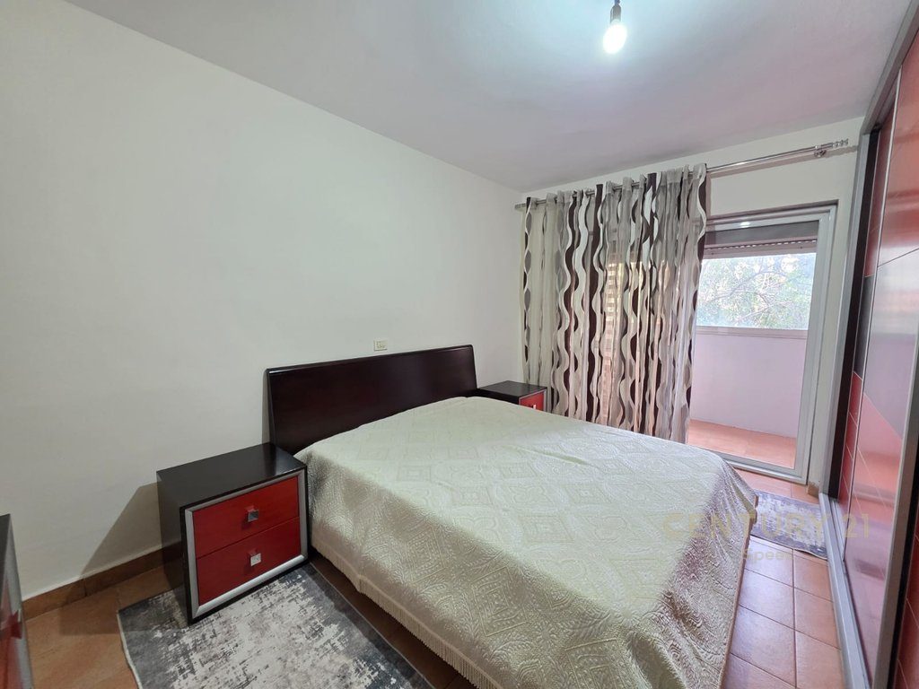 Apartament 2+1 me qira tek Pazari i Ri!