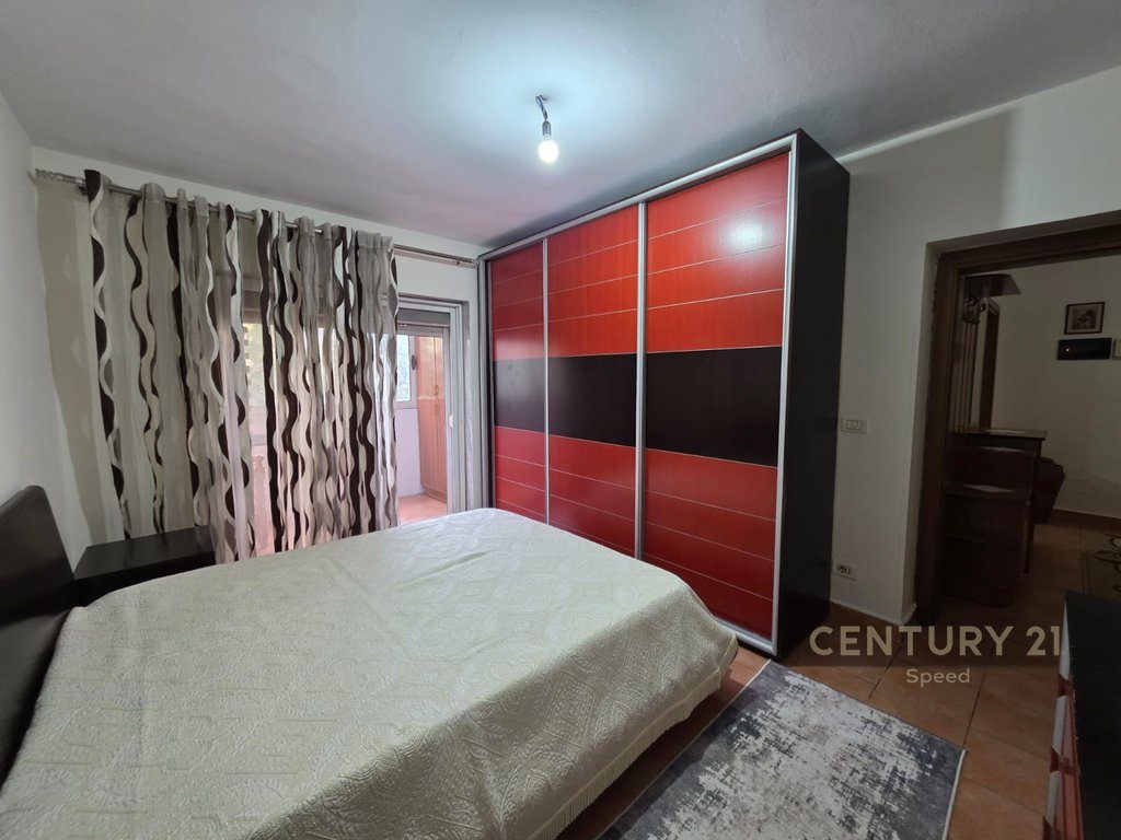 Apartament 2+1 me qira tek Pazari i Ri!