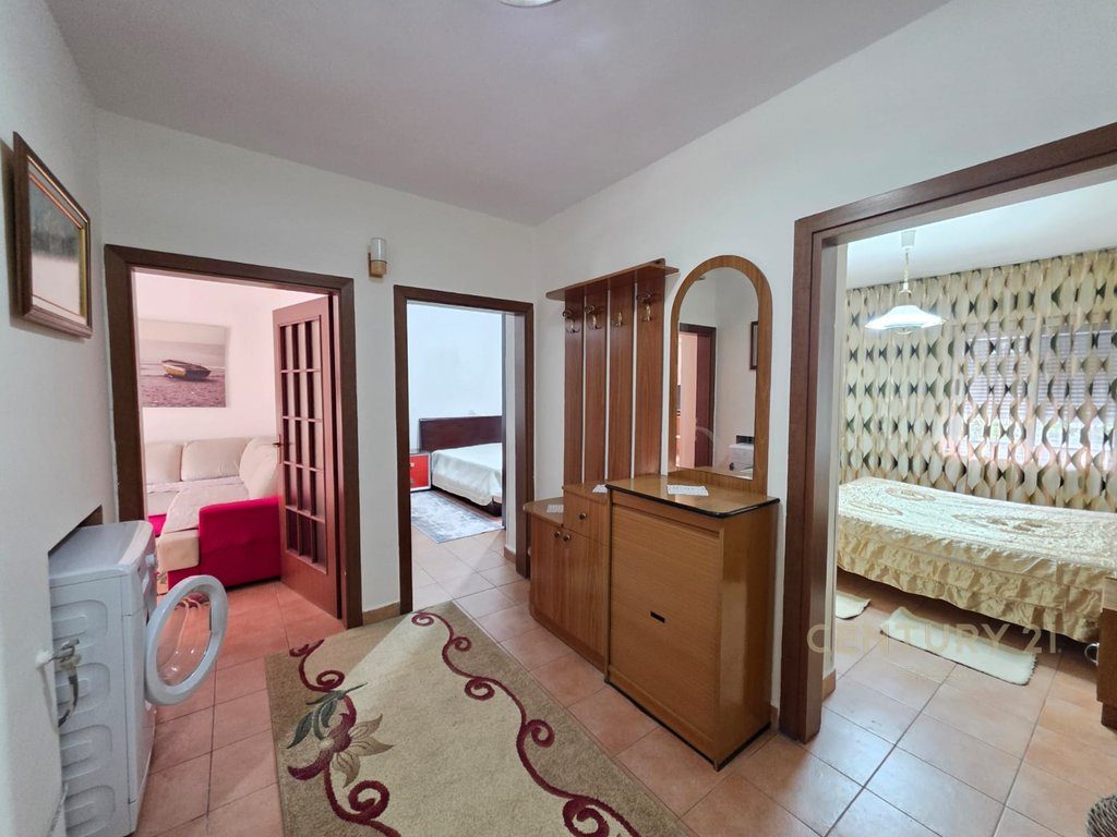 Apartament 2+1 me qira tek Pazari i Ri!
