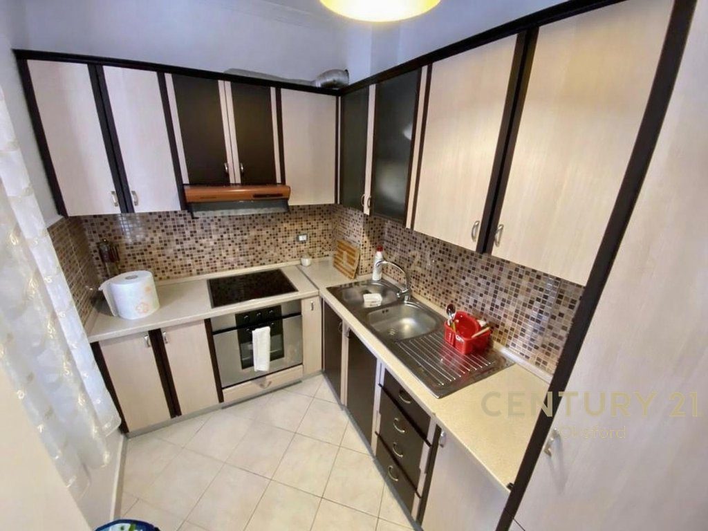 Apartament i Ndriçuar dhe Komod në Shitje në Golem – Vetëm 5 Minuta nga Plazhi!