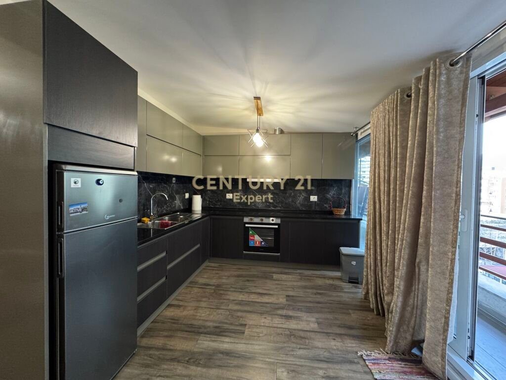 JAPIM ME QIRA APARTAMENT 1+1 ME VERANDE BUZE RRUGE KODRA E DIELLIT|KOPESHTI BOTANIK!