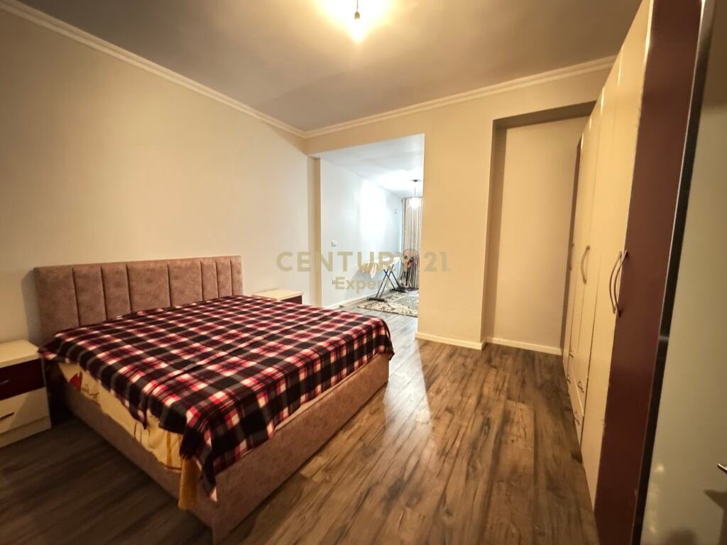 JAPIM ME QIRA APARTAMENT 1+1 ME VERANDE BUZE RRUGE KODRA E DIELLIT|KOPESHTI BOTANIK!