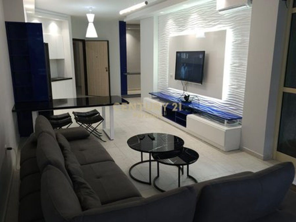 OKAZION SHITET APARTAMENT 2+1+2 & VERANDE NE VLORE-LUNGOMARE
