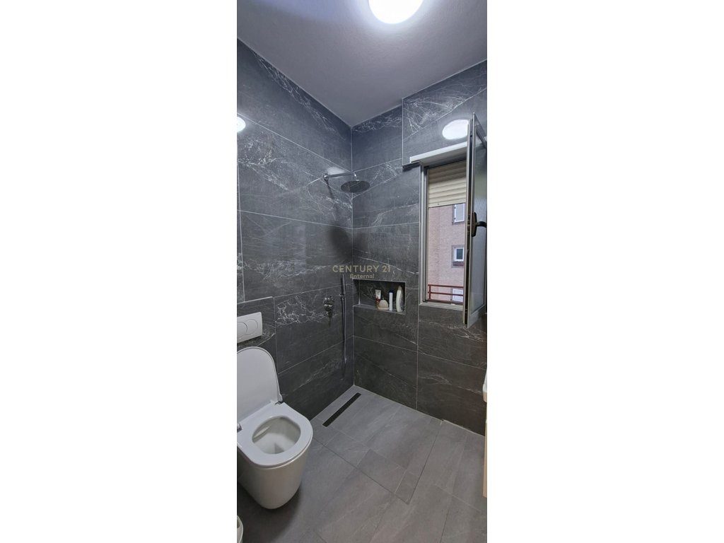 Jepet apartament 3+1+2 me Qira tek Liqeni i Thate