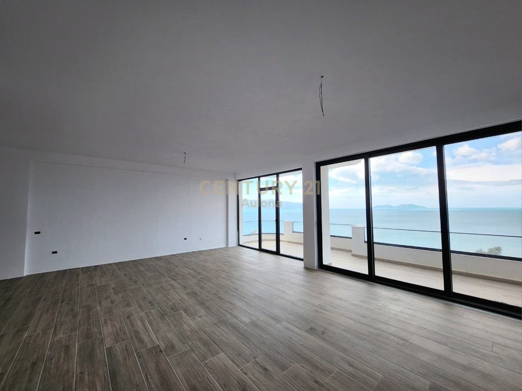 🌅 Apartament Ekskluziv me Pamje Deti në Vlorë