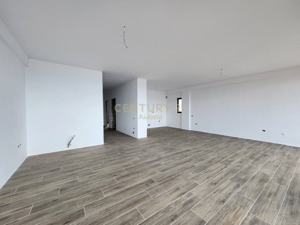 🌅 Apartament Ekskluziv me Pamje Deti në Vlorë