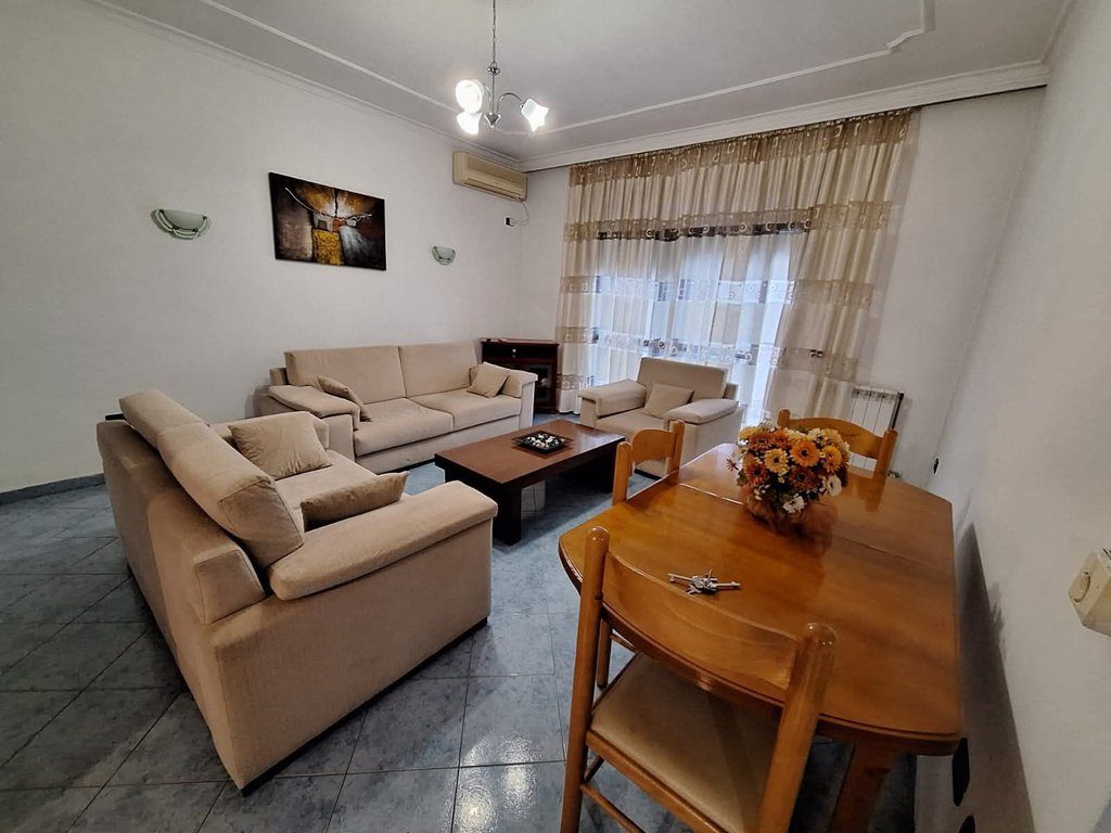 Apartament 2+1 Me Qira në Bulevardi i Ri, Tiranë - 52.000 Lekë/Muaj