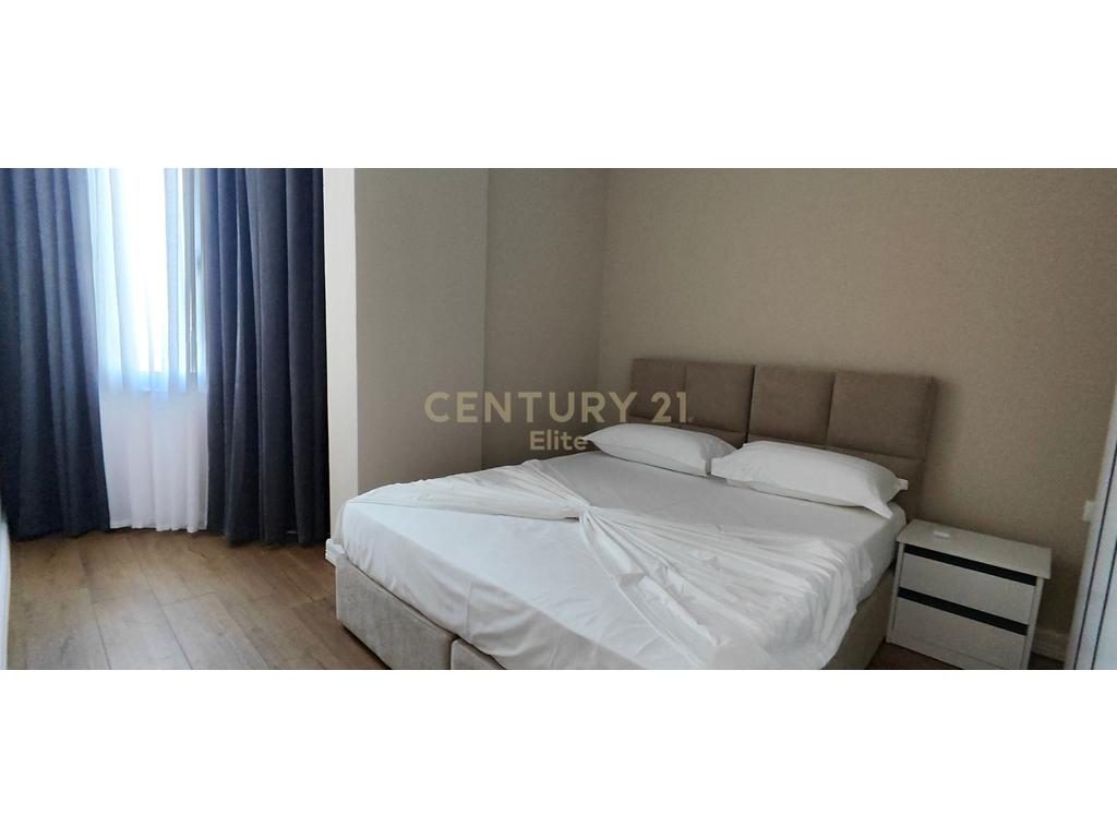 Shitet, Hotel, Shkembi i Kavajes
