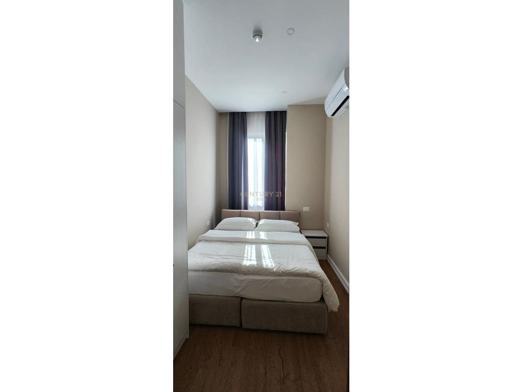 Shitet, Hotel, Shkembi i Kavajes