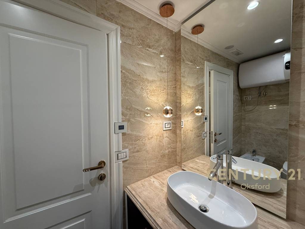 Japim me qira apartament 2+1+2 tek Liqeni i Thate!