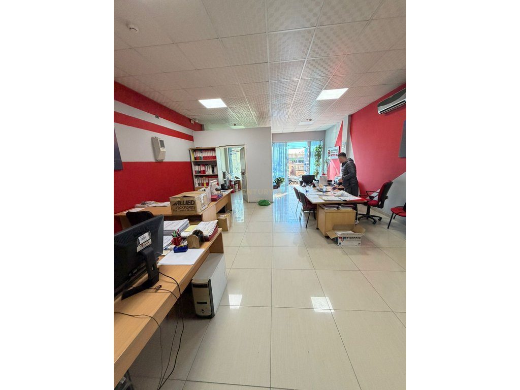 🏢 Jepet me qira ambient komercial – Dublex, 140 m², Laprakë – 1000€ neto
