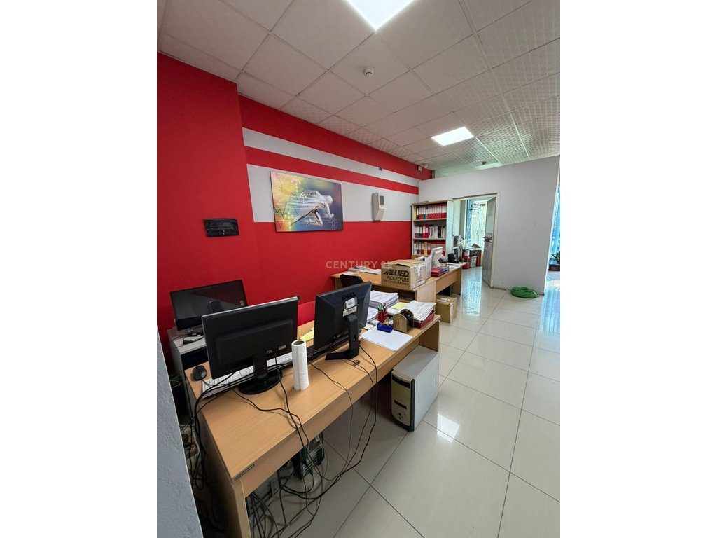 🏢 Jepet me qira ambient komercial – Dublex, 140 m², Laprakë – 1000€ neto