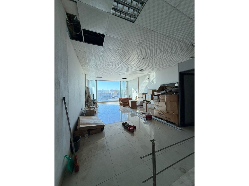 🏢 Jepet me qira ambient komercial – Dublex, 140 m², Laprakë – 1000€ neto